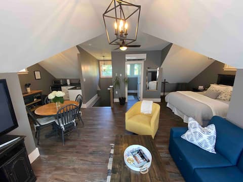 Successful Airbnb property: The Carriage House in Prince Edward