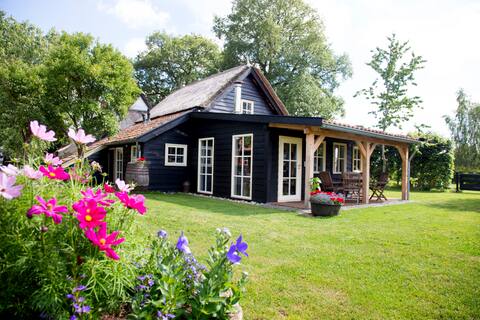 Nature holiday home with privacy and wellness (option)