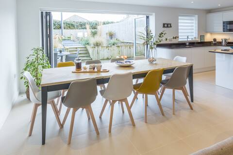 A Luxury coastal retreat 75yds from the beach