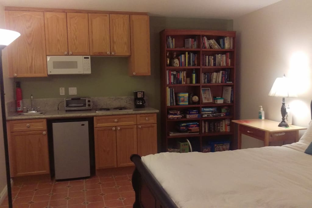 Kitchenette with Fridge, microwave, toaster Oven and coffee maker
