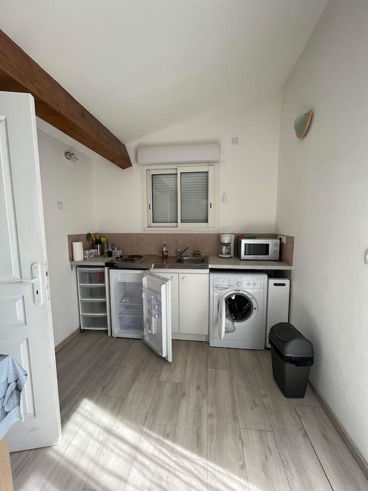 Studio Avec Jacuzzi Extérieur Privatif Au Calme. - Marguerittes