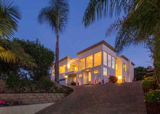 STUNNING LA JOLLA MANSION gallery image 2