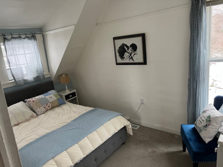Dormitorio #3 - Cama tamaño queen