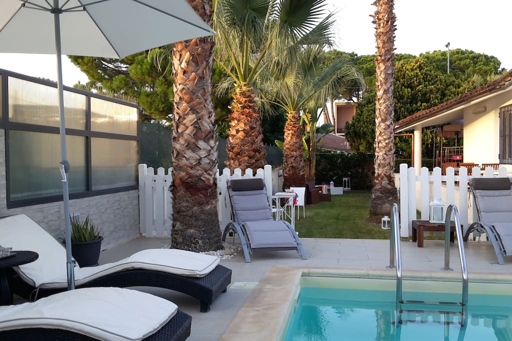 La piscina e il prato