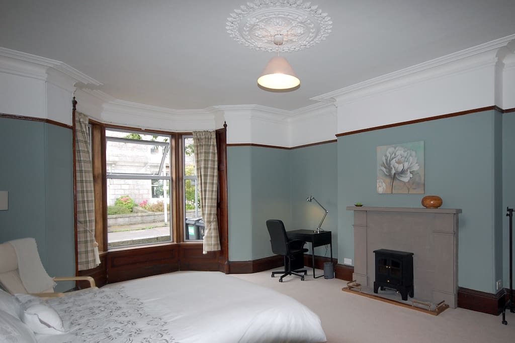 Large King Bedroom with Bay Window and Desk