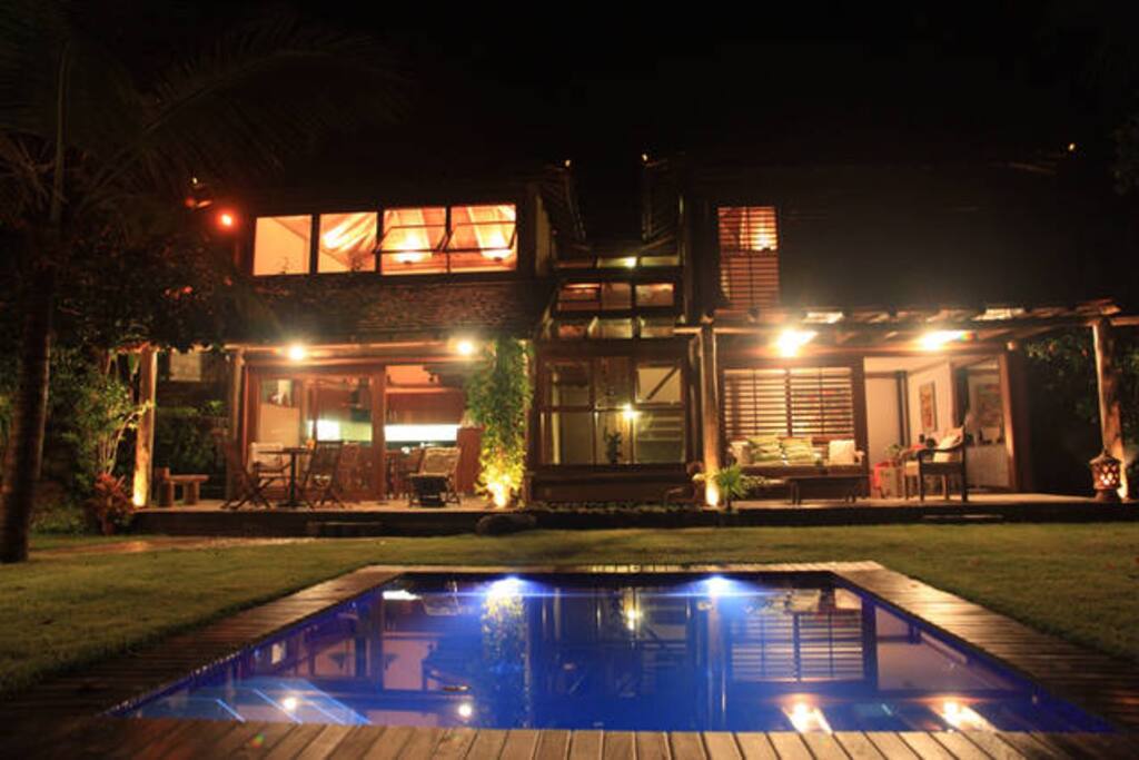Fachada Principal à noite