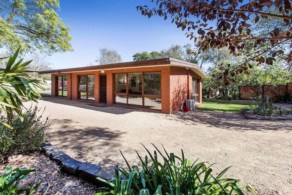 The foreshore beach is practically on your doorstep - 300 metres from door to shore!
