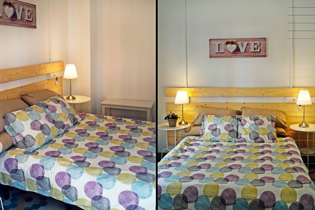 Cómoda habitación con cama doble, mesas de noche, armario y posa maletas