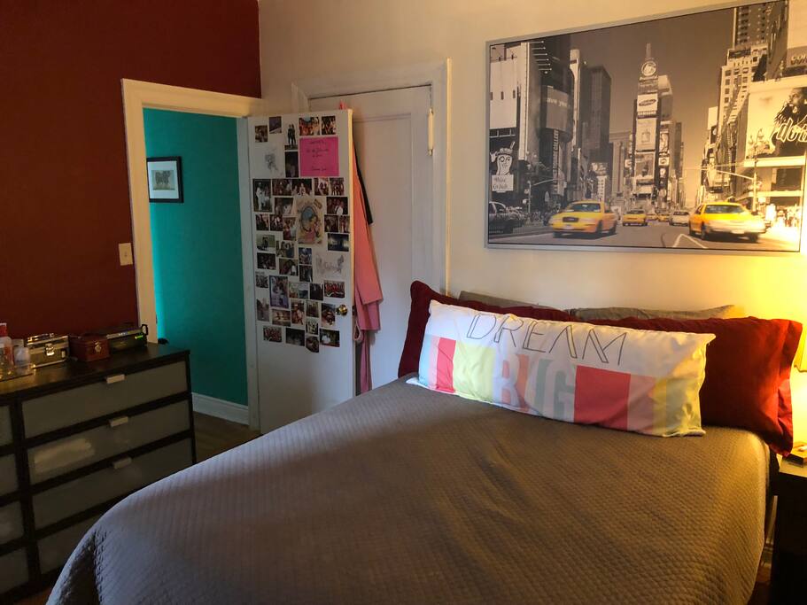 Queen bedroom with ample space. TV with network cable, Apple TV, Netflix, Hulu, HBO and Direct TV Now. Full access to this private bedroom.