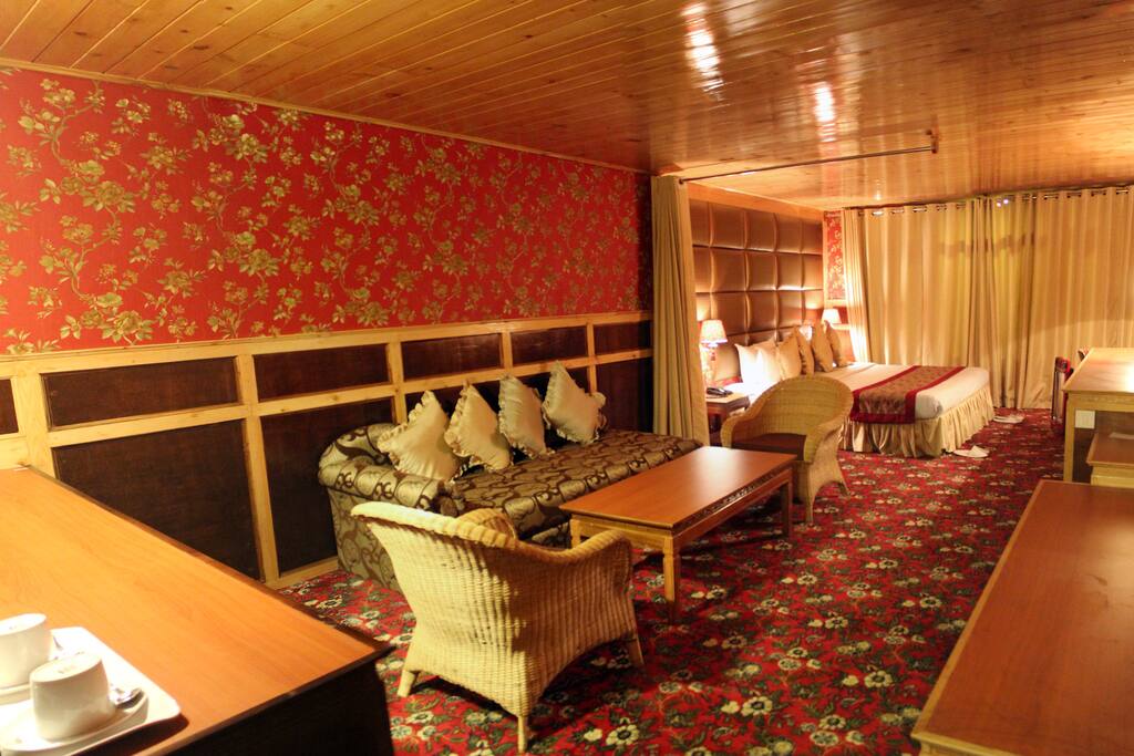 Spacious bedroom, giving you a royal stay.