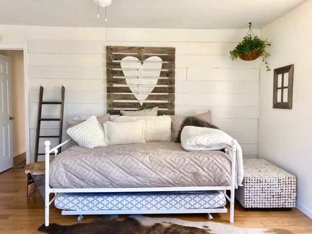 Quaint Bungalow “B” by Cahaba Brewery & Avondale