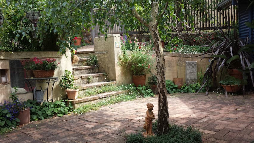 A self-contained Bed-sit.