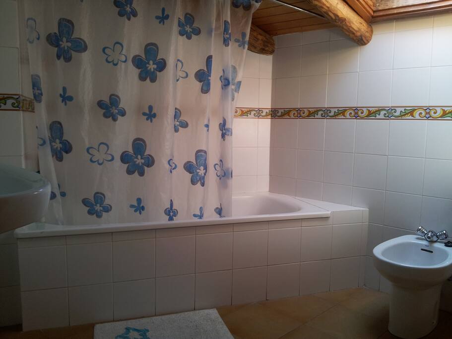 el baño en buhardilla