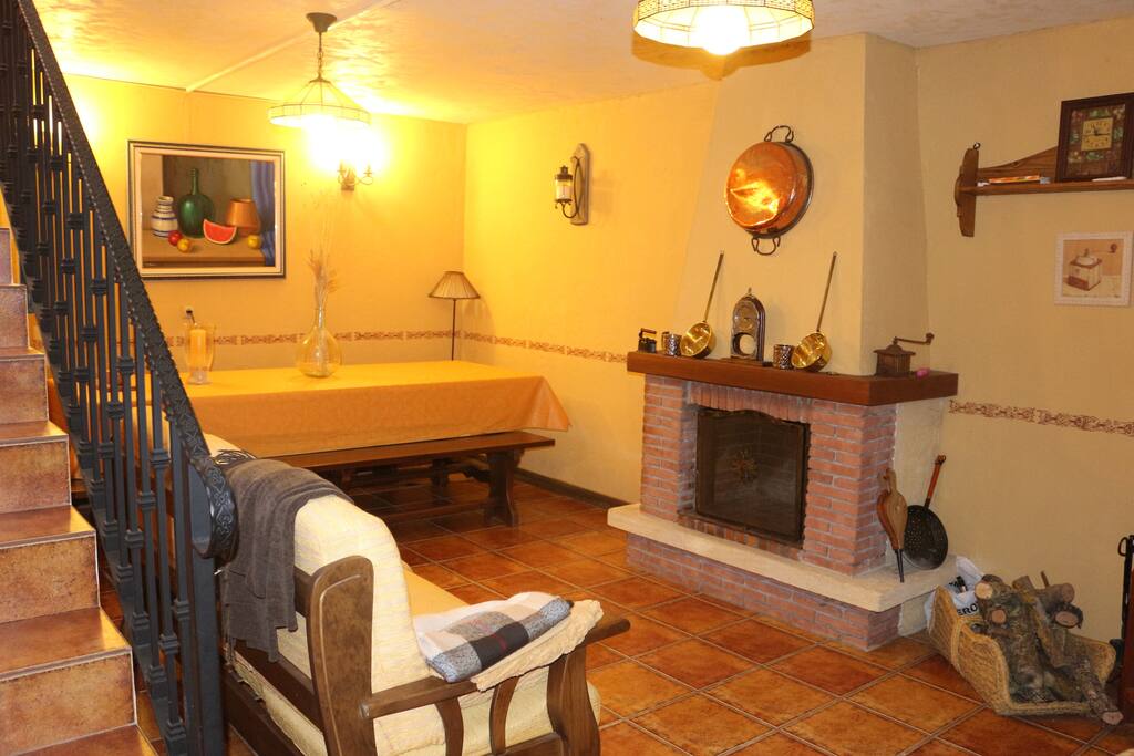 Bodega de 25 mts con chimenea.