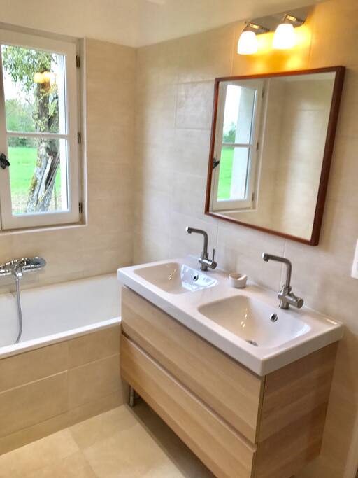 Salle de bain (rez de chaussée)