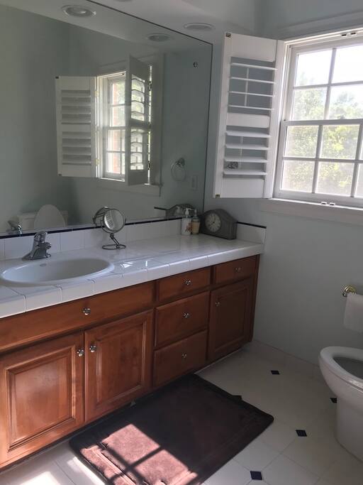 Room1 full bathroom