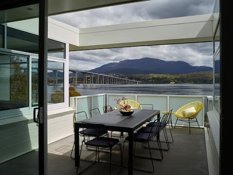 Amazing  Hobart views from lovely riverside home