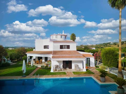 Vila Pedraza - Luxurious Family Living Paradise