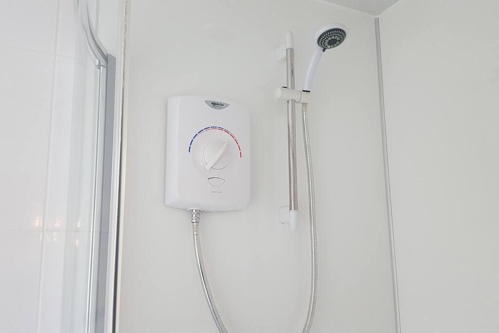 Guest shower.