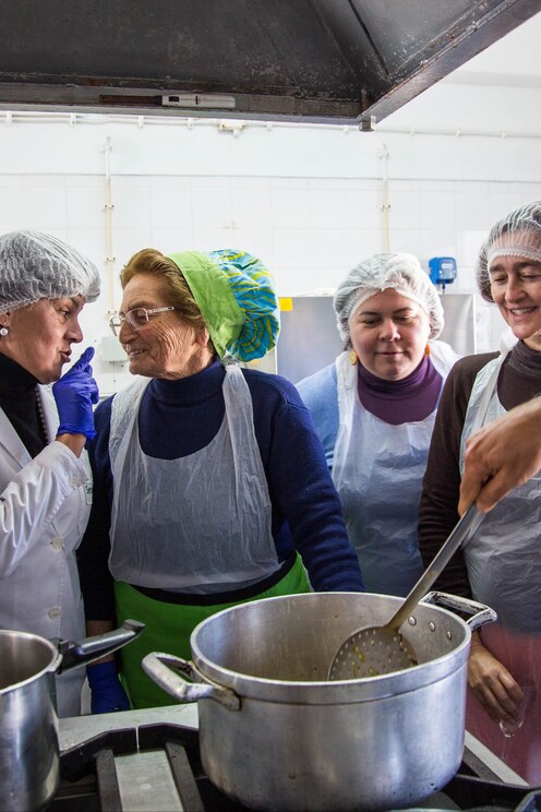 Show full-screen, host-provided image