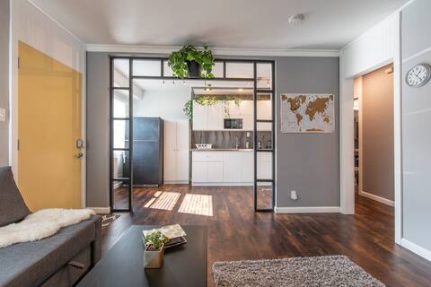 Sunny Modern Oasis Near DTLA