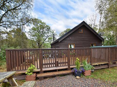Rowan Log Cabin