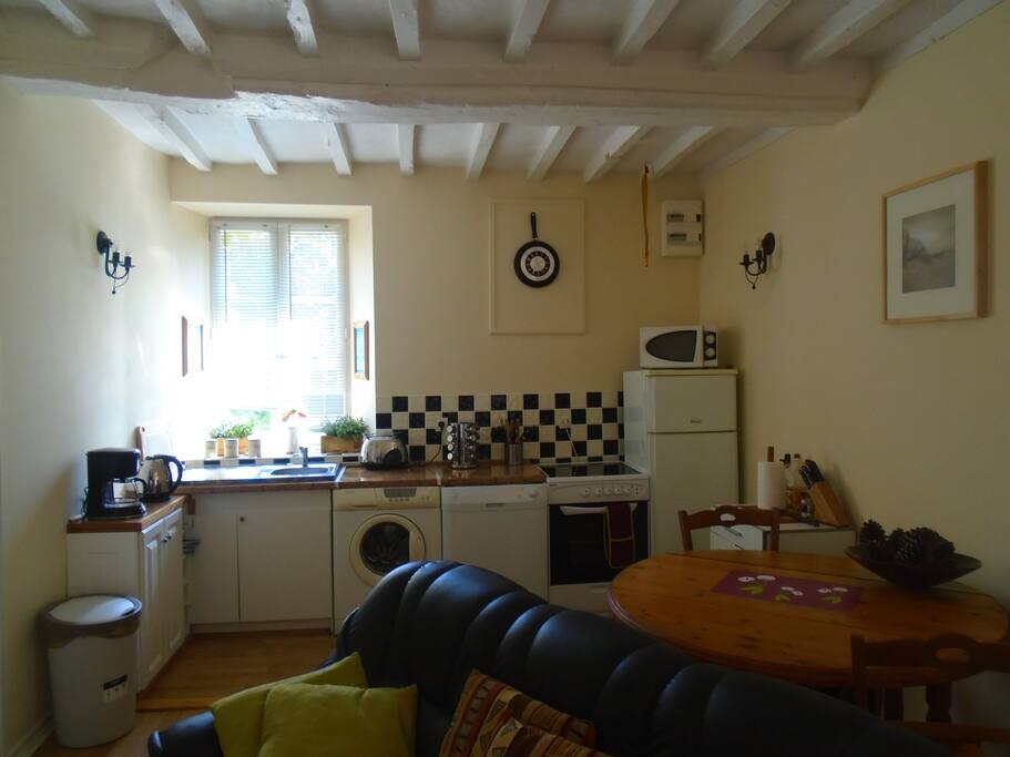 Cuisine équipée.