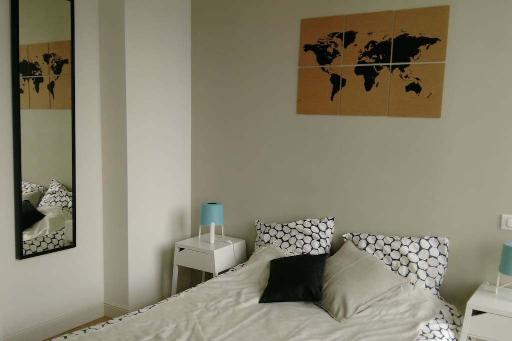 Petite chambre calme & très lumineuse (privée)