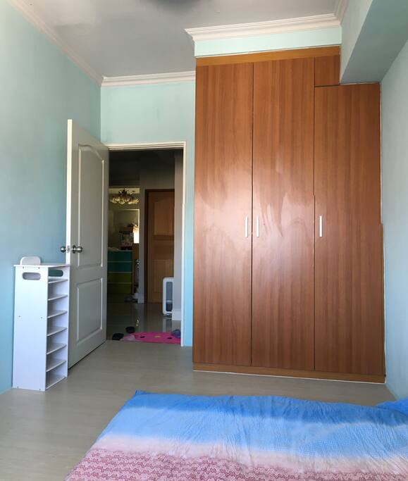 Closet and shelf. This room has the capacity for 3, maximum 4 if necessary.