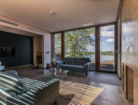Gardoš Riverside Skylight residence