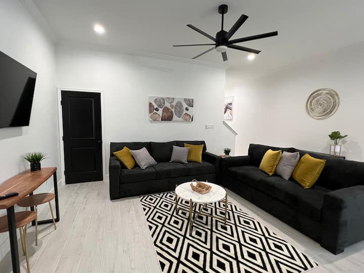 New Construction Modern -Spacious 4 Bed Townhome - Corpus Christi, TX