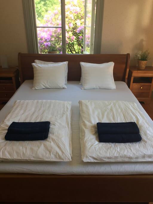 180cm bed in master bedroom