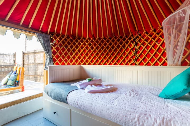 Eco Chiquitita蒙古包-第二个蒙古包- 3米蒙古包，配有单人床，可转换成双人床，也可以添加带旅行婴儿床的单人床。