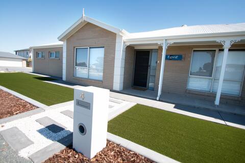 Contemporary ‘Esprit’ with river reserve access