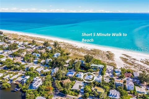 Successful Airbnb property: New Prof Decorated-Pool/Spa 5 minute walk 2 Ocean in Anna Maria