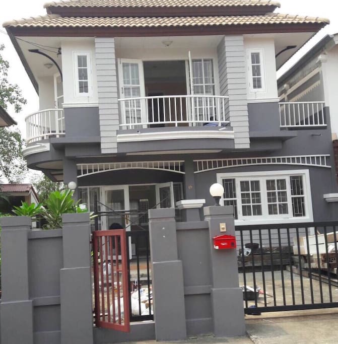 Private house with small garden. 24 hours security stand by 100 meters from the house. Wifi, kitchen, parking area.