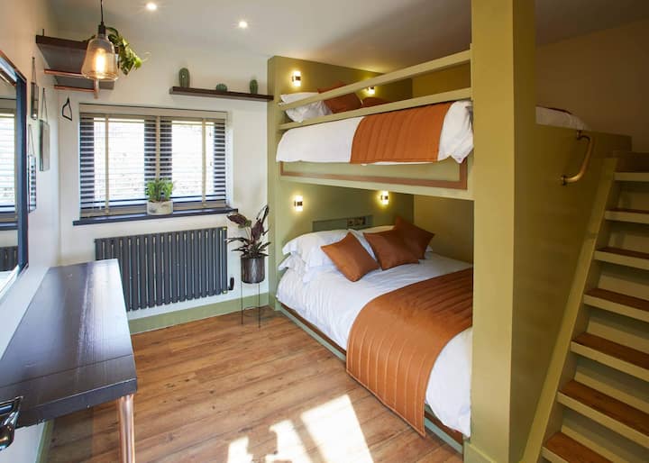 The Nook, Saltburn-by-the-Sea - Домаќин и престој