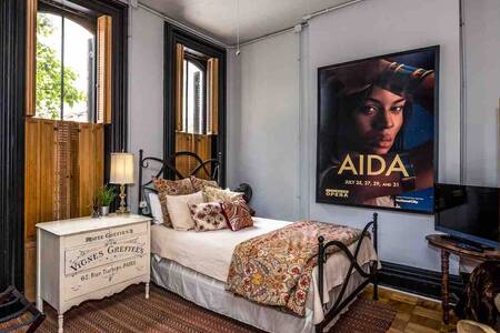 Historic Findlay Market/OTR/Brewery District Loft