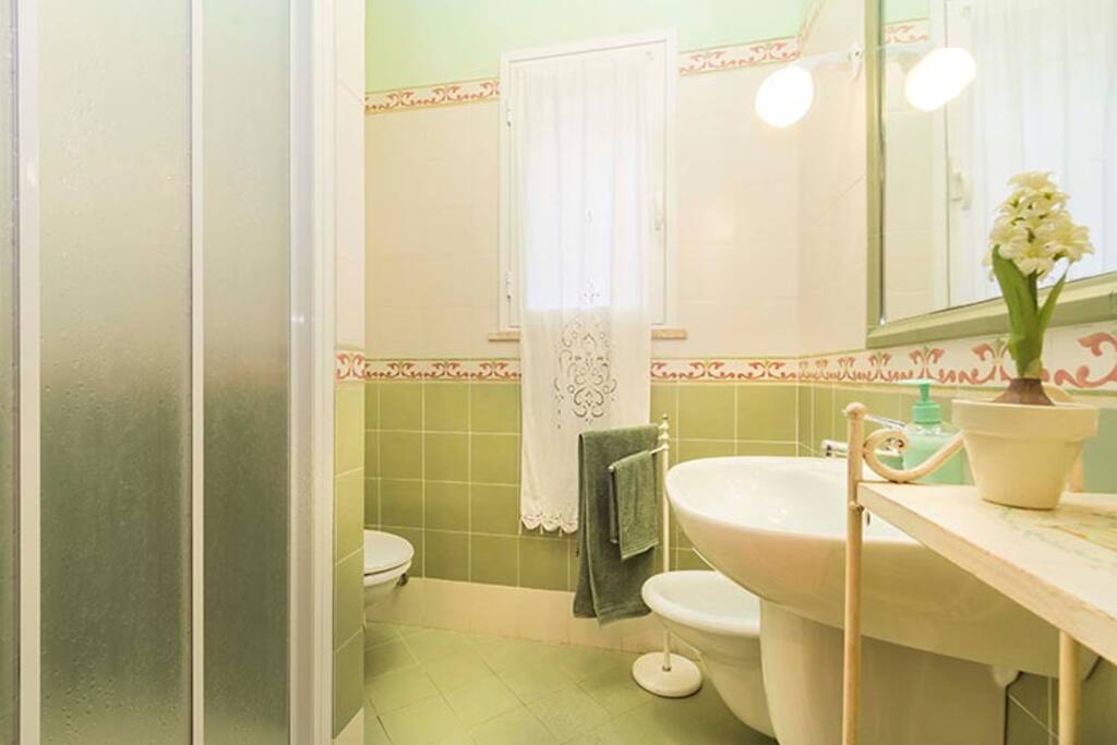 Bagno con doccia