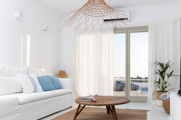 ILI ~ Villa ~ 3 Bedroom ~ Pool ~ Plaka Beach gallery image 3