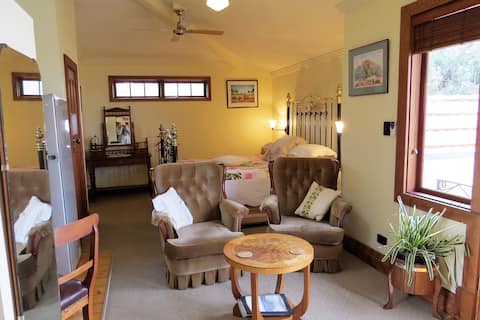 Top Airbnb: Heritage View McCloud PortNoarlunga McLarenVale in South Australia