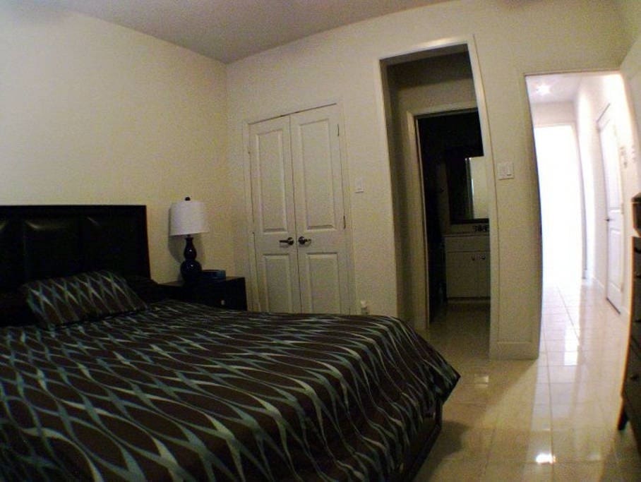 Private guest bedroom