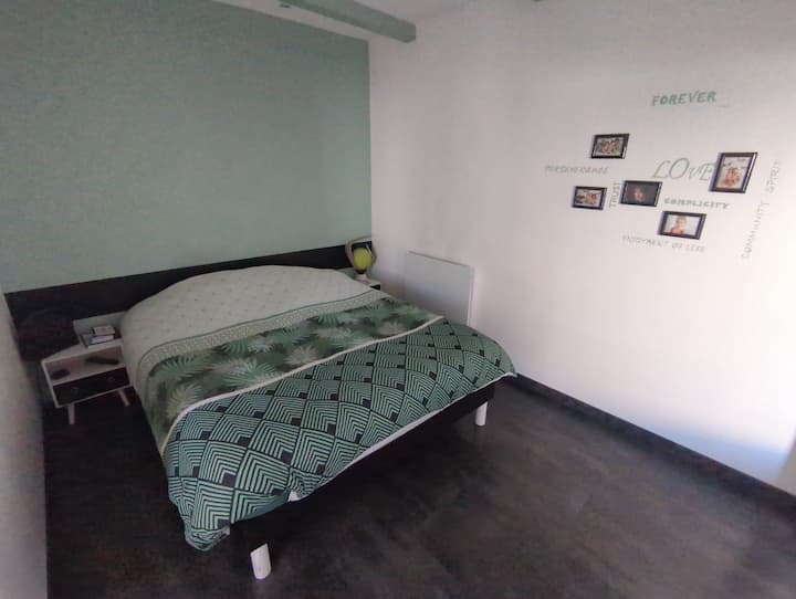 غرفة نوم واحدة
160 x 200