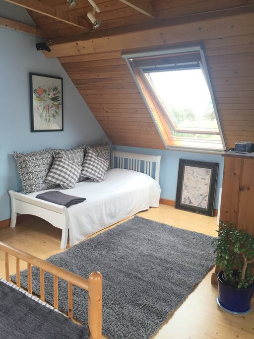 Single bed/sofa