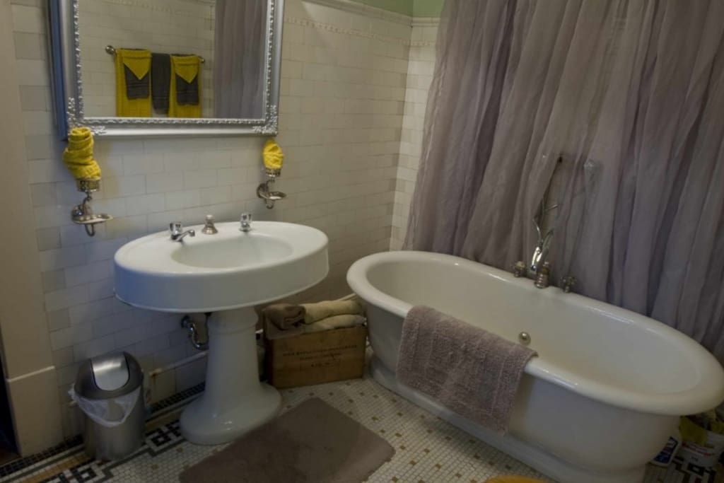 Giant two person tub