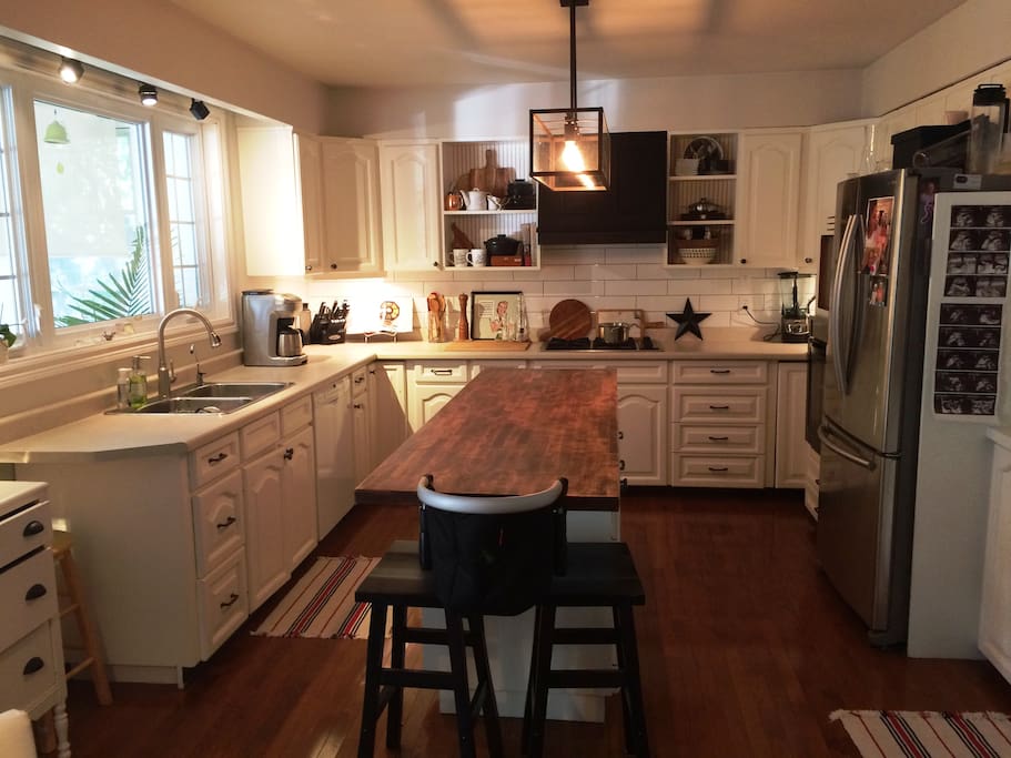 Large fully equipped eat in kitchen