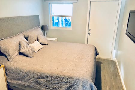 Private entrance bedroom & bath in Fort Lauderdale