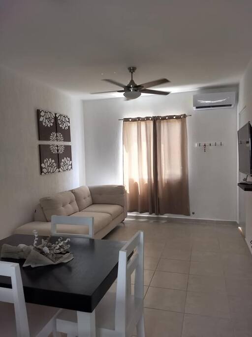 Salon con Smart TV Netflix y comodo sillon