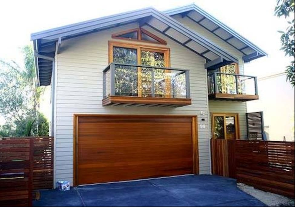 Freshwater Beach House from street