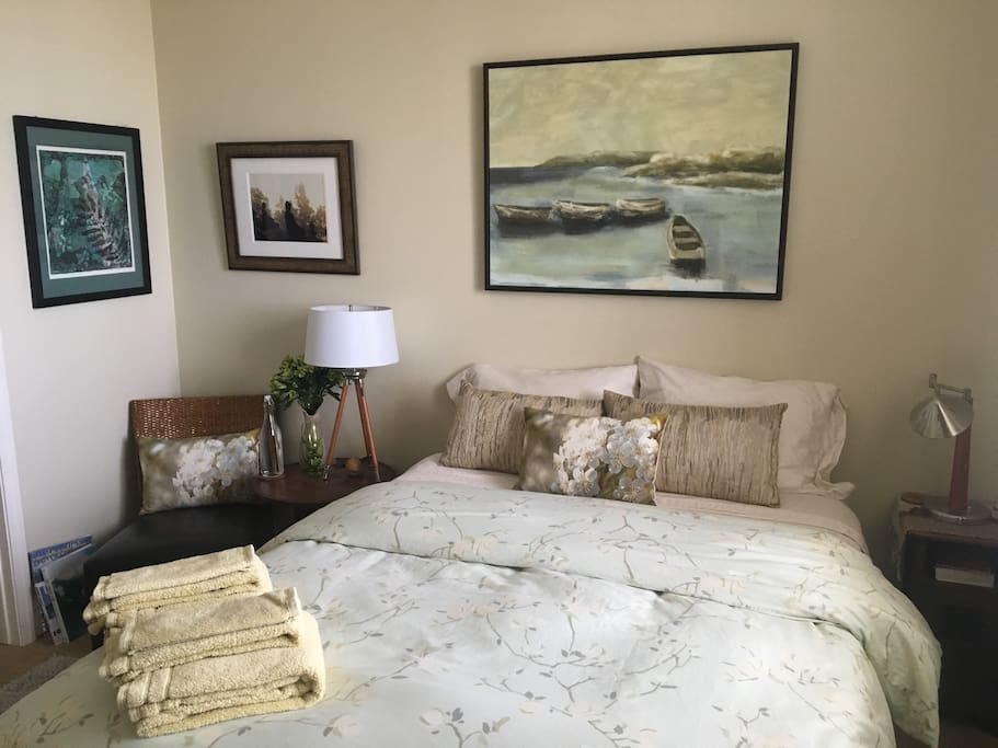 Clean & Comfortable room, with cotton high quality bedding & towels.